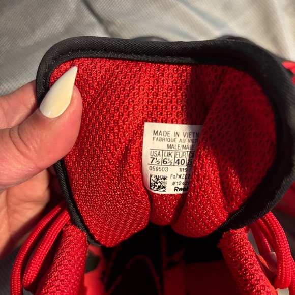 Reebok Red Sneakers with High-Top Design and Shiny Black Accents - Picture 8 of 8